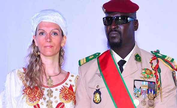 Colonel Mamadi Doumbouya, président de la transition guinéenne et la Première dame Laurianne Darboux-Doumbouya