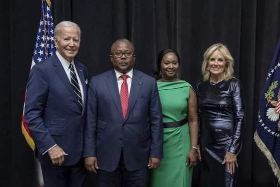 Umaro Sissoco Embalo, président de la Guinée Bissau, Joe Biden président des USA et leurs épouses à la maison blanche