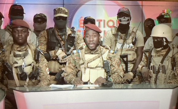 Un groupe de militaires annonce la chute de Sandaogo Damiba au Faso