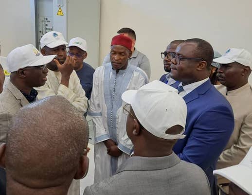 Laye Sékou Camara, DG d'EDG et le Premier ministre Bernard Goumou