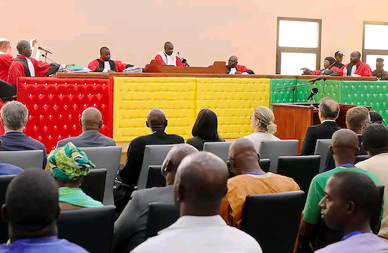 Salle d'audience où se tient le procès du massacre du 28 septembre 2009