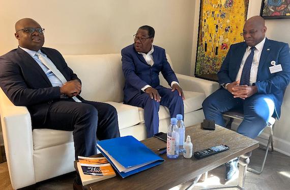 Le premier ministre Bernard Goumou, Yayi Boni, médiateur de la Cedeao, et Morissanda Kouyaté, ministre des affaires étrangères lors d'un tête-à-tête à New-York
