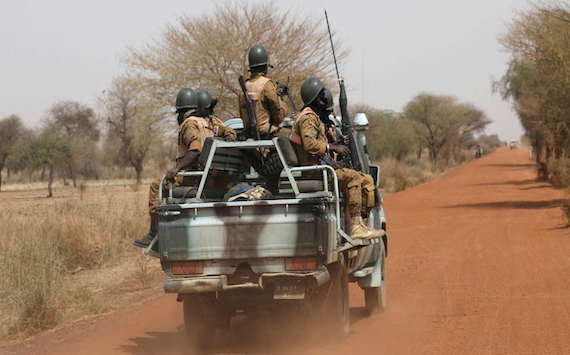 Feature image Des militaires de l'armée burkinabé en patrouille