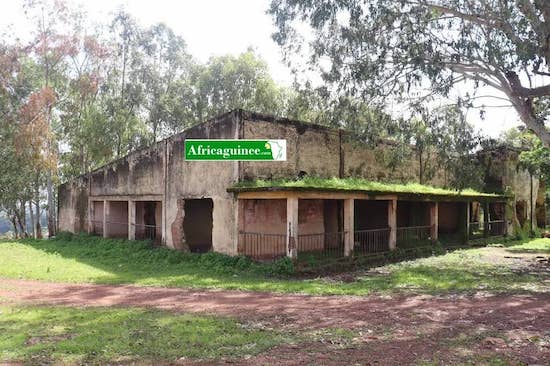 Un bâtiment administratif à l'abandon à Mali centre