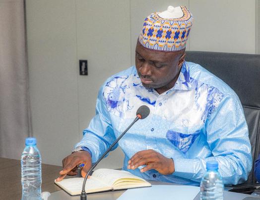 Feature image Mory Condé, ministre de l'Administration du territoire et de la décentralisation et le Président de la Transition, colonel Mamadi Doumbouya