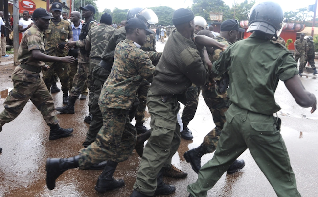 Feature image Des gendarmes intervenant le 28 septembre 2009 à Conakry