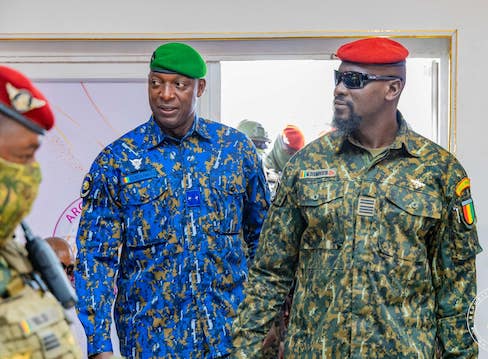 Colonel Mamadi Doumbouya, président de la transition guinéenne et le Général Balla Samoura, Haut-commandant de la Gendarmerie