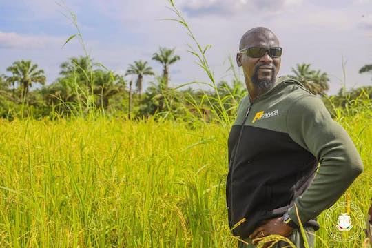 Feature image Colonel Mamadi Doumbouya, président de la transition guinéenne dans son champ Agricole