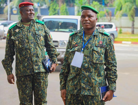 Les Généraux Sadiba Coulibaly, Abdoulaye Keita, respectivement chef d'Etat-major général des armées et inspecteur général des forces armées