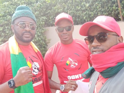 Feature image Abdoulaye Oumou Sow (D), porte-parole du FNDC Ibrahima Diallo (M) et Foniké Mengué