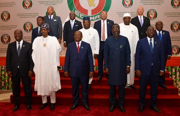 Des dirigeants de la CEDEAO réunis à la Abuja le 14 décembre 2022