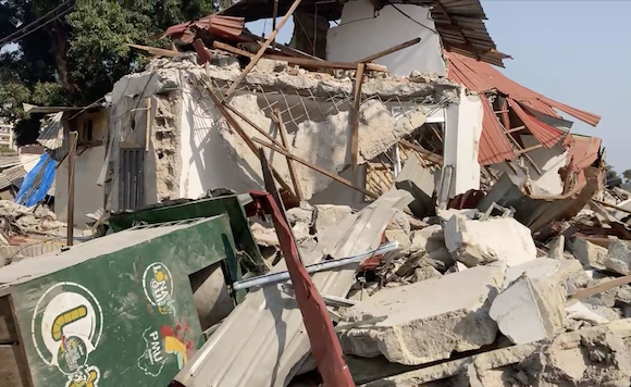 Un bâtiment démoli à la cité Cameroun, banlieue de Conakry