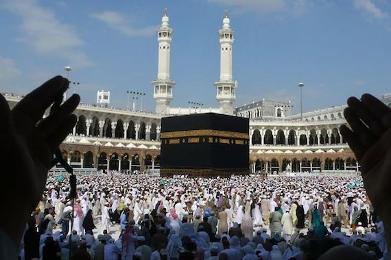 La Kaaba, lieu sacré de l'islam où les pèlerins viennent faire le tawâf  lors du hajj