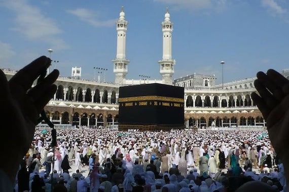 Feature image La Kaaba, lieu sacré de l'islam où les pèlerins viennent faire le tawâf lors du hajj