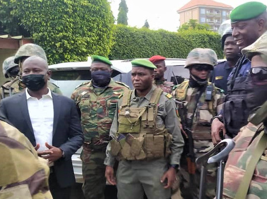 Feature image Mohamed Doussou Traoré, DG du Patrimoine Bâti et le chef d'Etat-major général des armées lors d'une opération de déguerpissement à Conakry