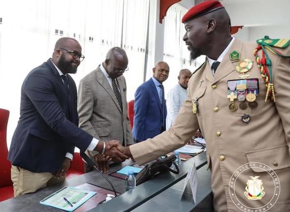 Djiba Diakité, ministre Directeur de Cabinet à la Présidence de la République et le président de la Transition, colonel Mamadi Doumbouya