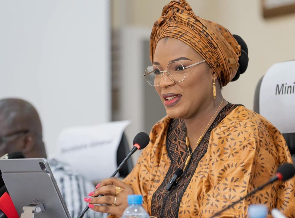 Ministère du Commerce: Dre Diaka Sidibé préside le premier Conseil de ...