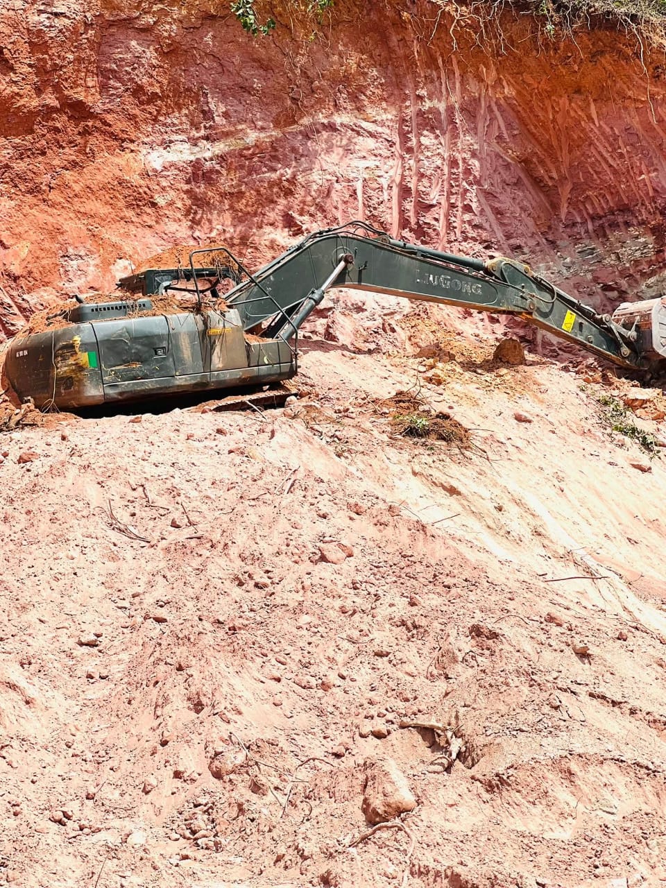 Manéah : un élève apprenti meurt dans un éboulement lors d’une extraction de sable Manéah : un élève apprenti meurt dans un éboulement lors d’une extraction de sable